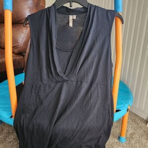 Sleeveless Black V-Neck Top